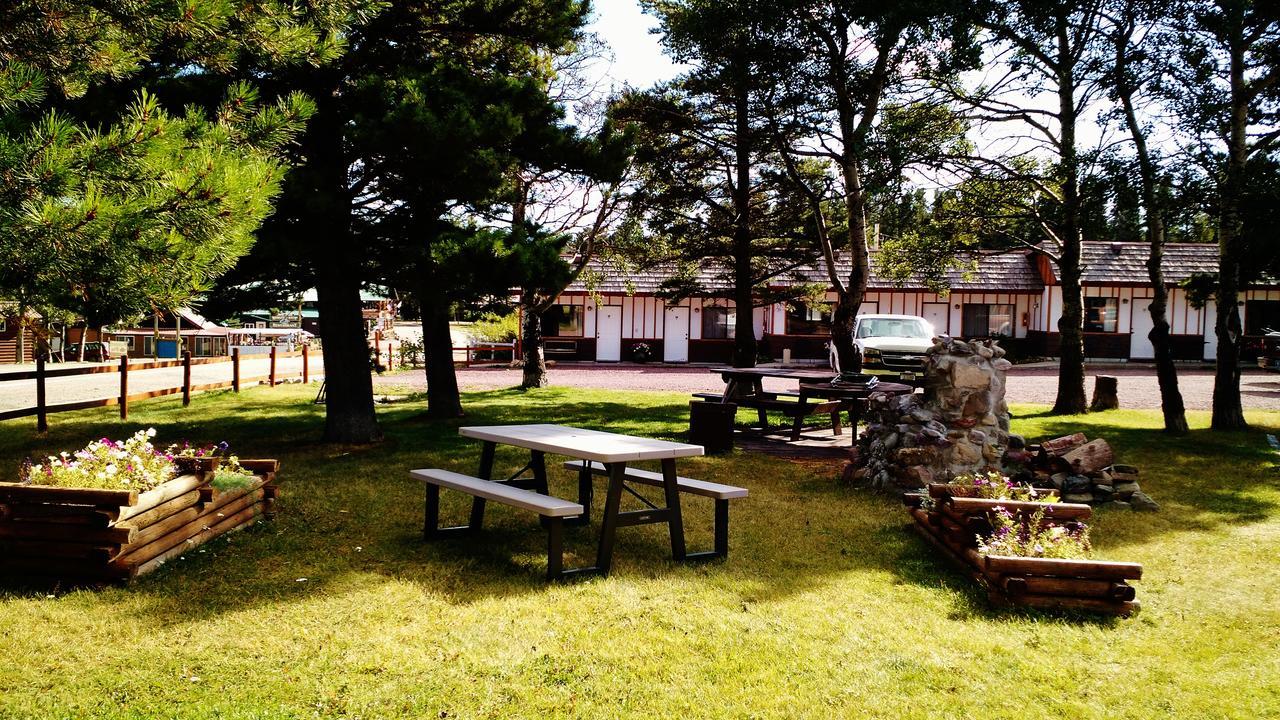East Glacier Motel & Cabins East Glacier Park Village Екстериор снимка