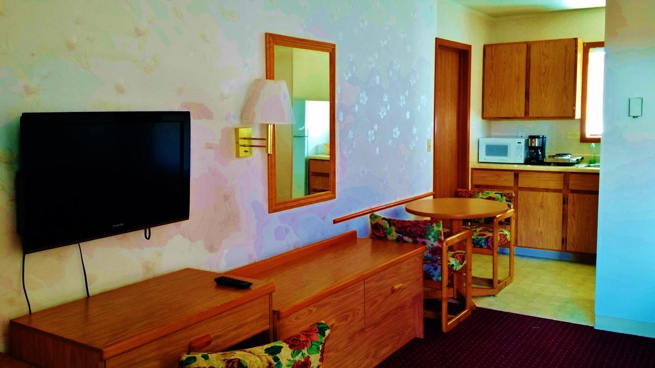 East Glacier Motel & Cabins East Glacier Park Village Екстериор снимка